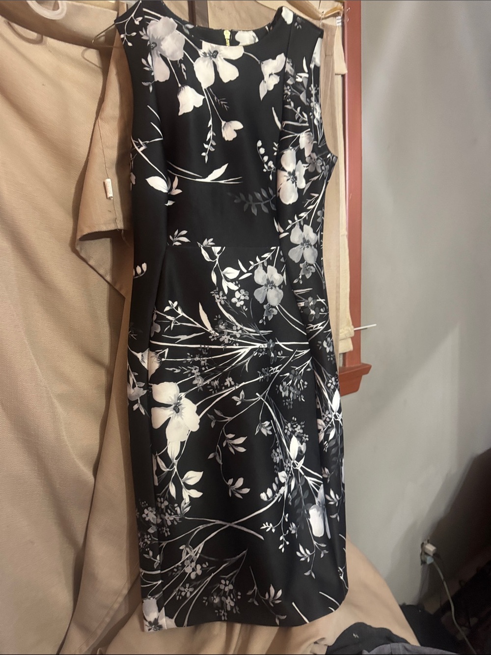 Calvin Klein Black and White Floral Sheath Dress S-4